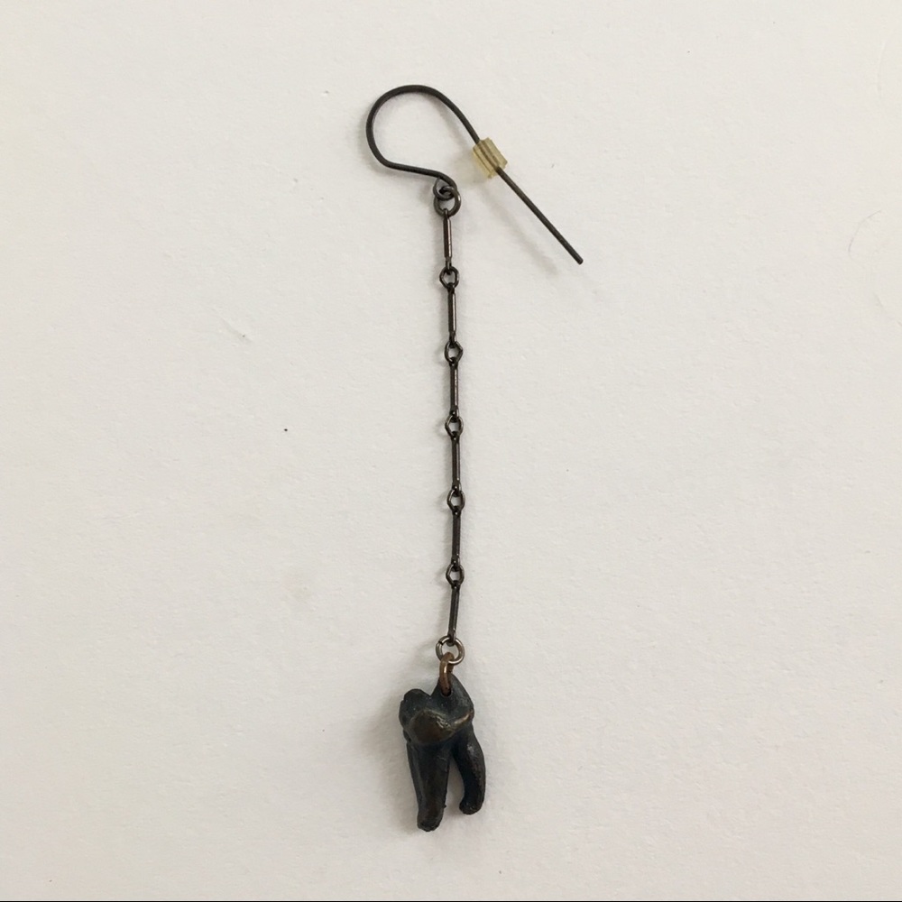 SINGLE Bloodmilk Bear Tooth Earring